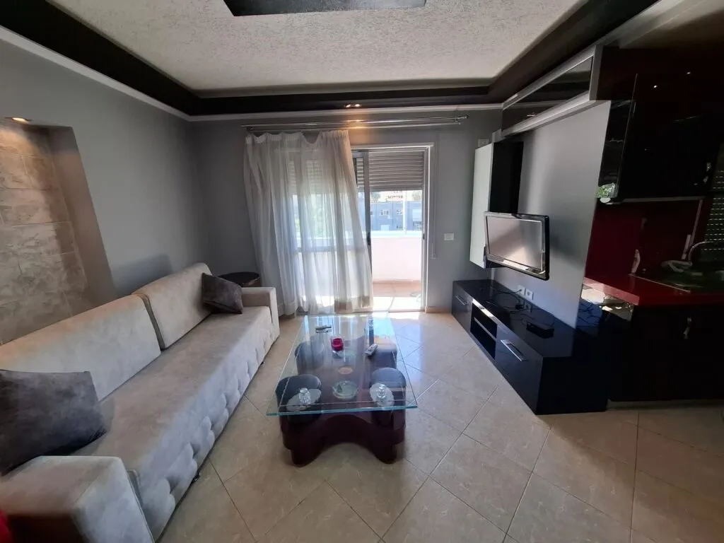 Appartamento 1+1 in affitto a Plazhi Hekurudha, Durazzo, 60 m². Foto 1 di 6