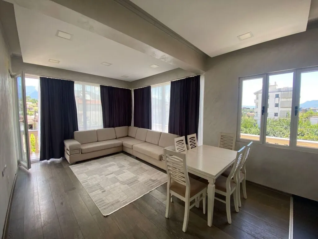 Shtëpi private 3+1 me qera në Sauk, Tiranë, 135 m². Foto 1 nga 11