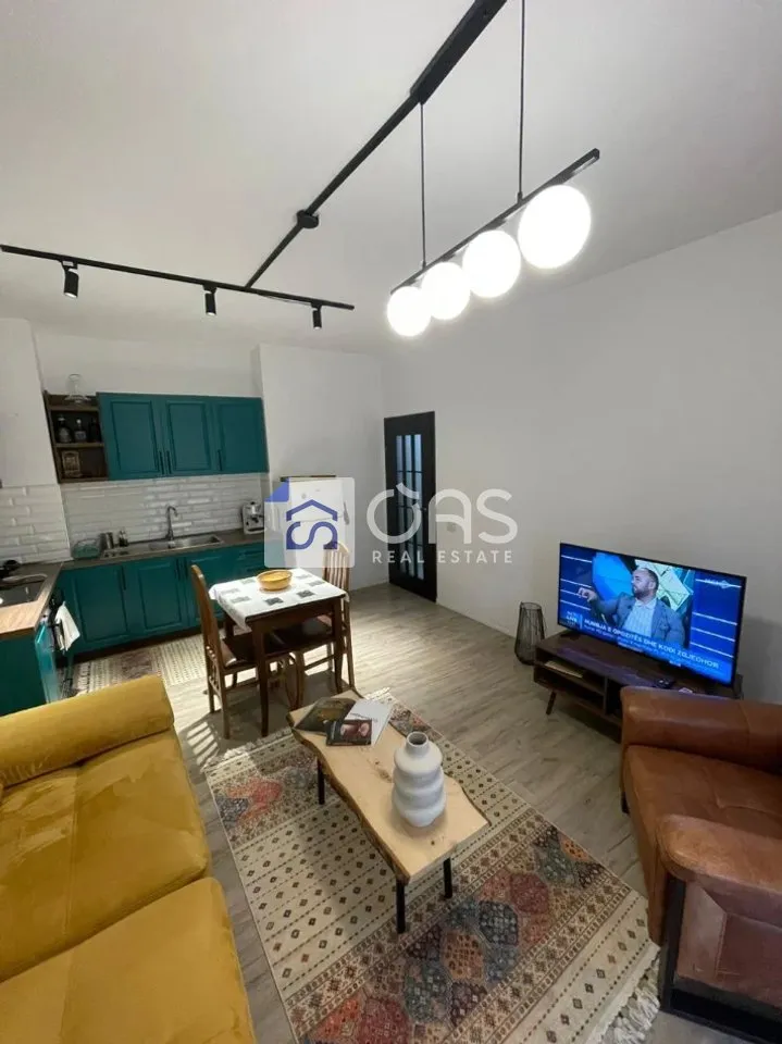 Apartament 1+1 me qera në Rruga e Dibrës, Tiranë, 65 m². Foto 1 nga 6