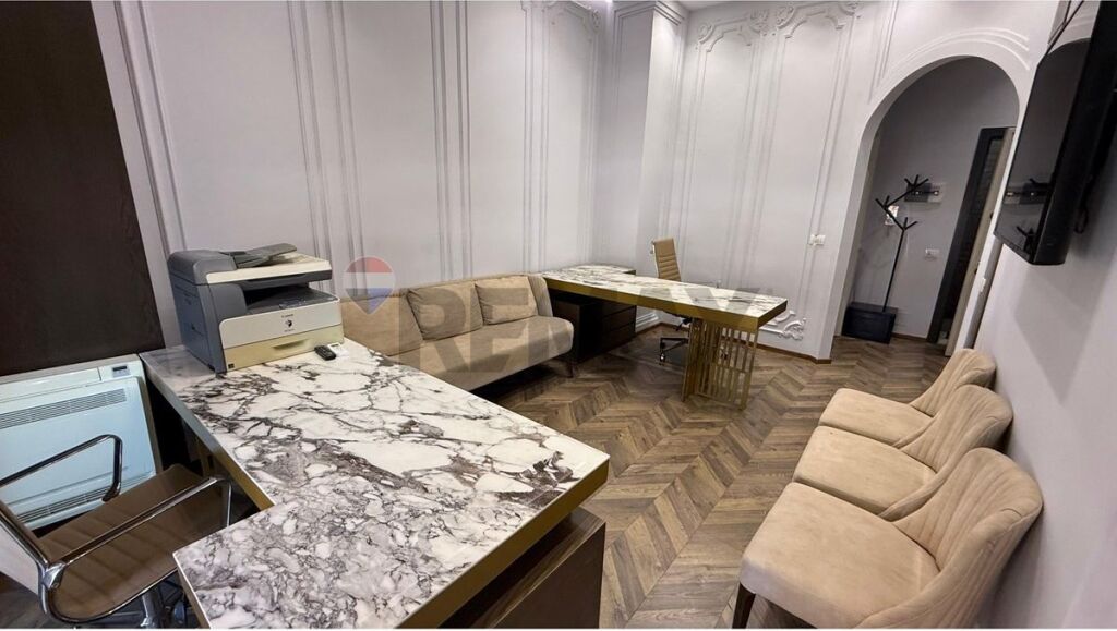 Ufficio in affitto a Rruga e Kavajës, Tirana, 50 m². Foto 2 di 3