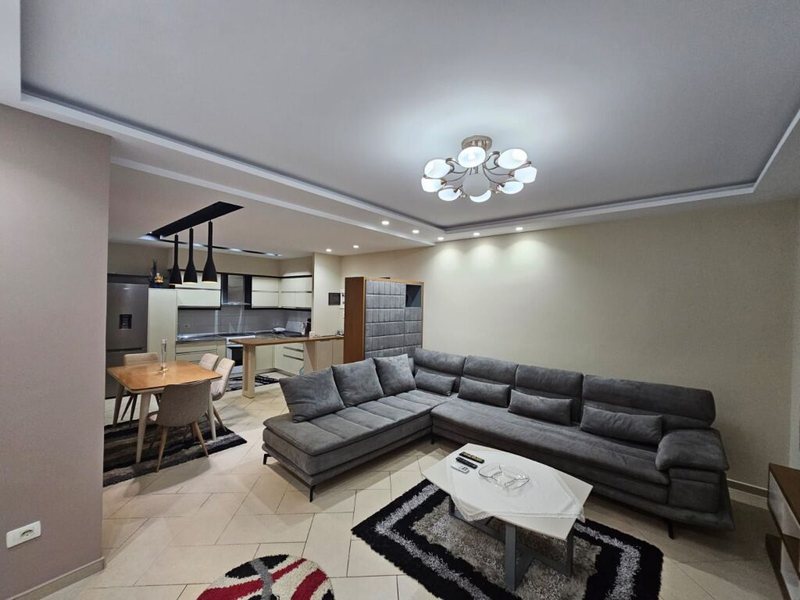 Appartamento 2+1 in affitto a Rruga Peti, Tirana, 100 m²