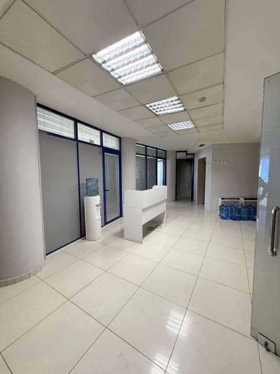 Office for rent in Selvia, Tirana, 205 m². Photo 2 of 3