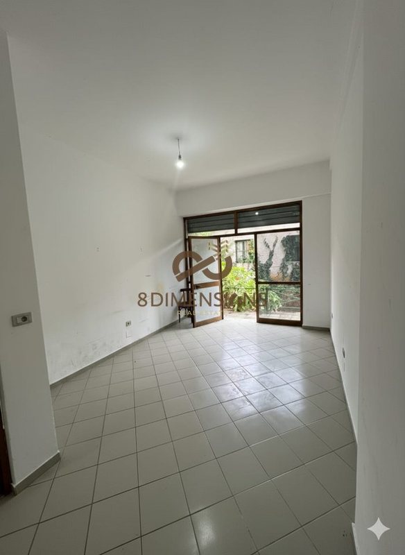 Negozio in affitto a Sheshi Skënderbej, Tirana, 22 m²