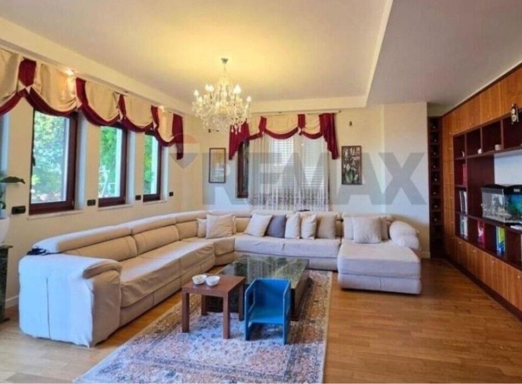 Attico in vendita a Kodra e Diellit, Tirana, 228 m². Foto 2 di 3