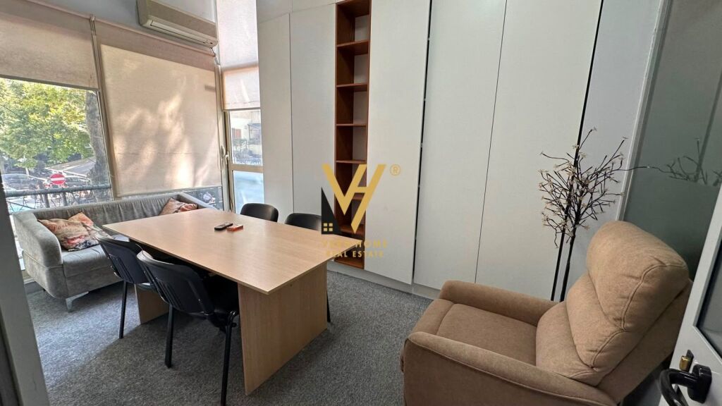 Ufficio in affitto a Myslym Shyri, Tirana, 20 m². Foto 1 di 3