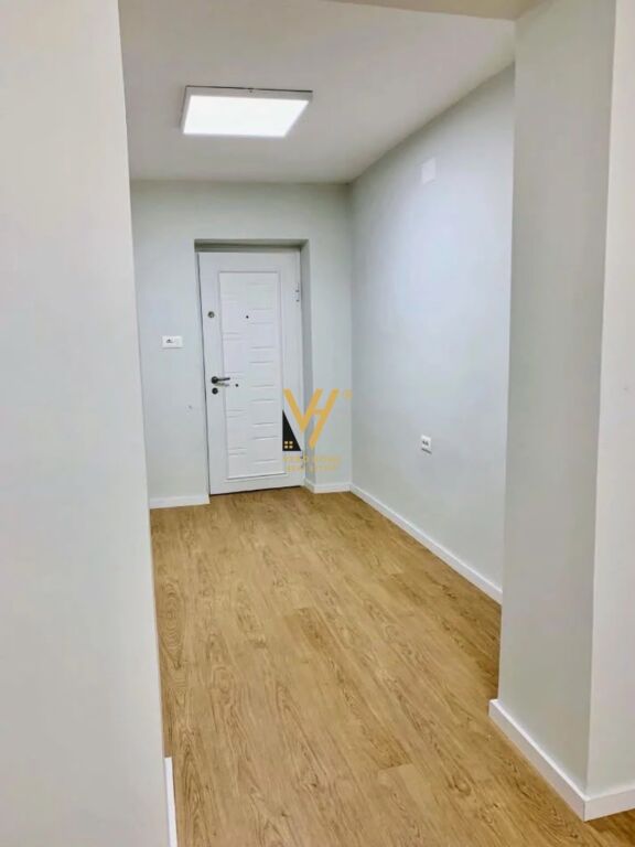 Zyrë me qera në Blloku, Tiranë, 36 m². Foto 2 nga 3