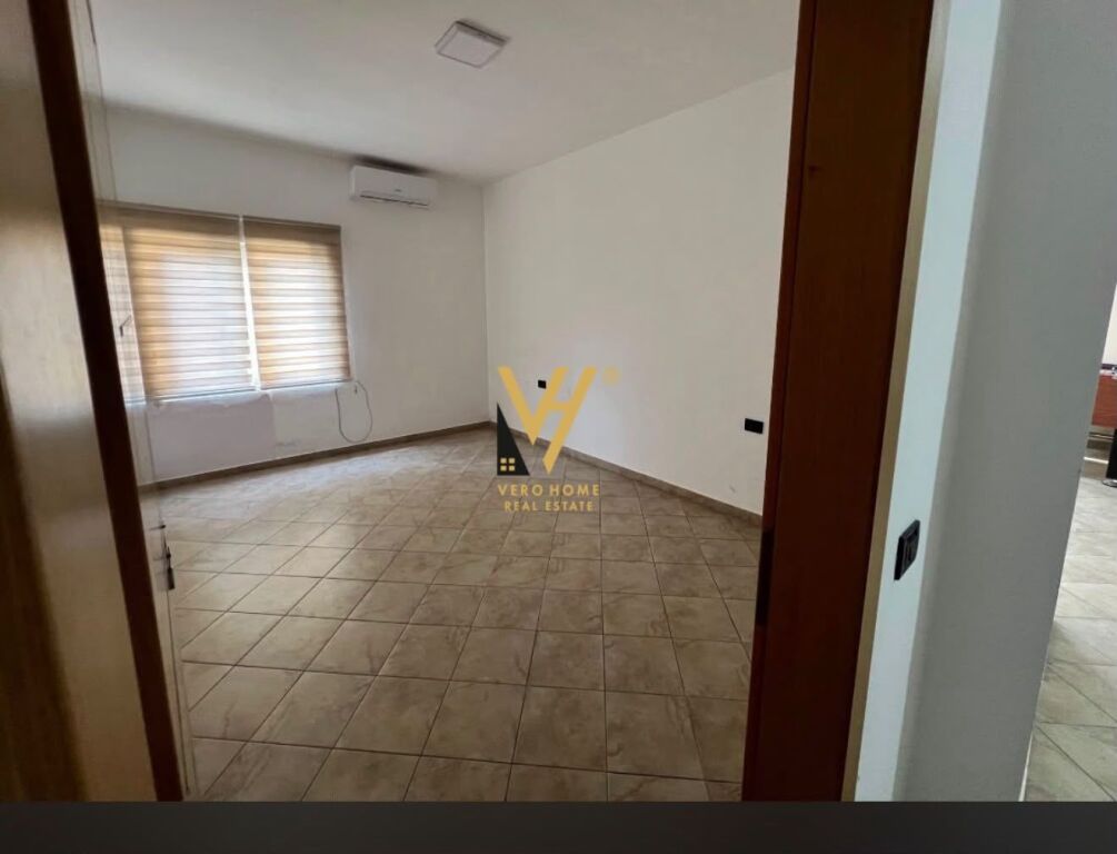 Apartament 2+1 në shitje në Komuna e Parisit, Tiranë, 220 m². Foto 3 nga 3