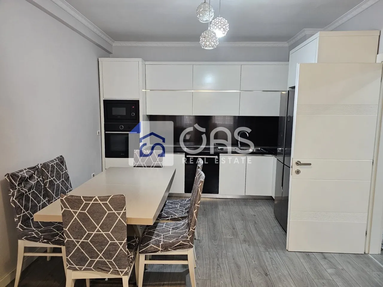 Apartament 2+1 me qera në Astir, Tiranë, 104 m². Foto 1 nga 6