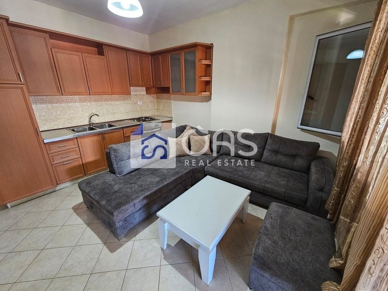 Appartamento 1+1 in affitto a Kompleksi Halili, Tirana, 70 m²