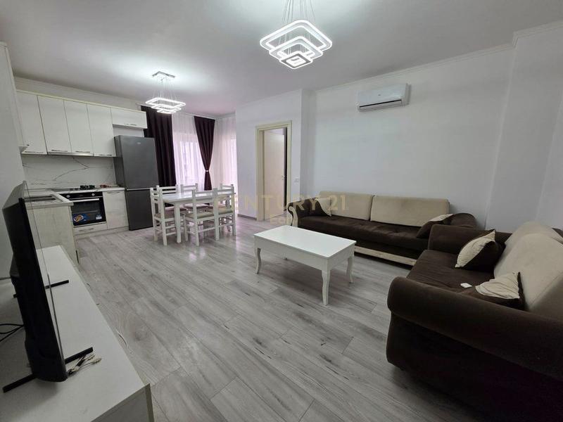 Apartment 2+1 for sale in Markata Fruta Perimeve & Bylmet, Durrës, 84 m²