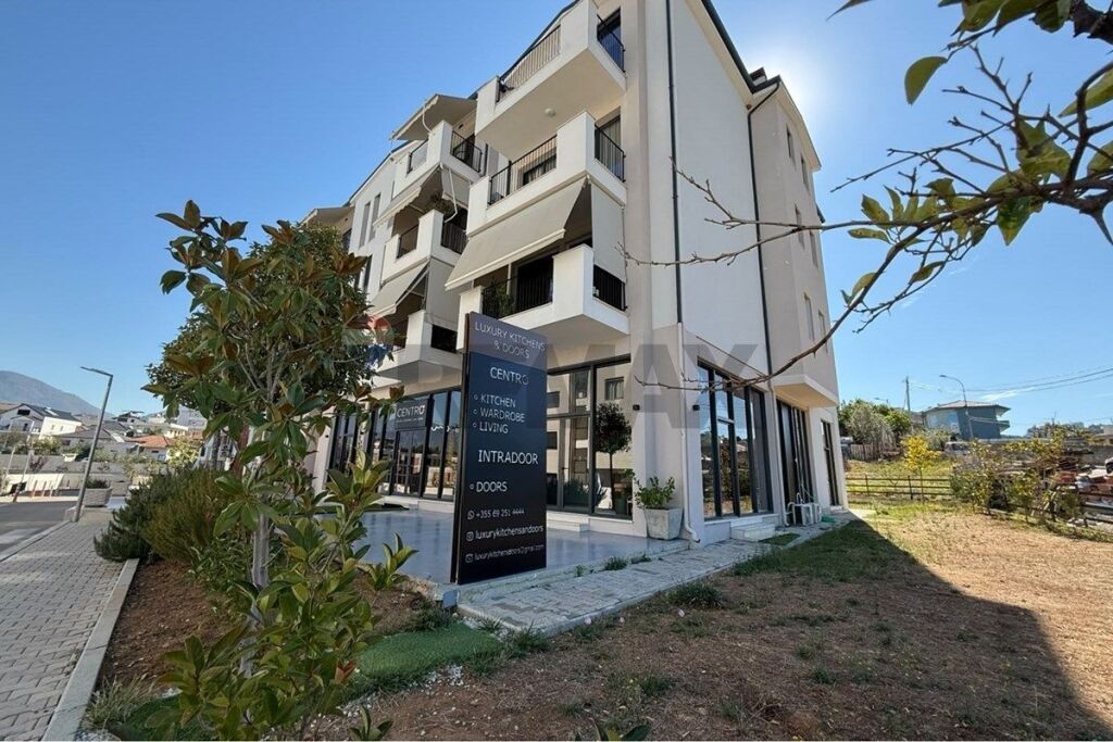 Shop for sale in Liqeni i Thatë, Tirana, 164 m². Photo 3 of 3