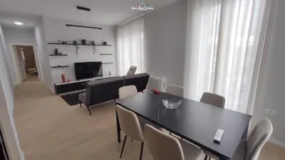 Apartament 2+1 me qera në Xhamia e Tabakeve, Tiranë, 115 m². Foto 2 nga 11