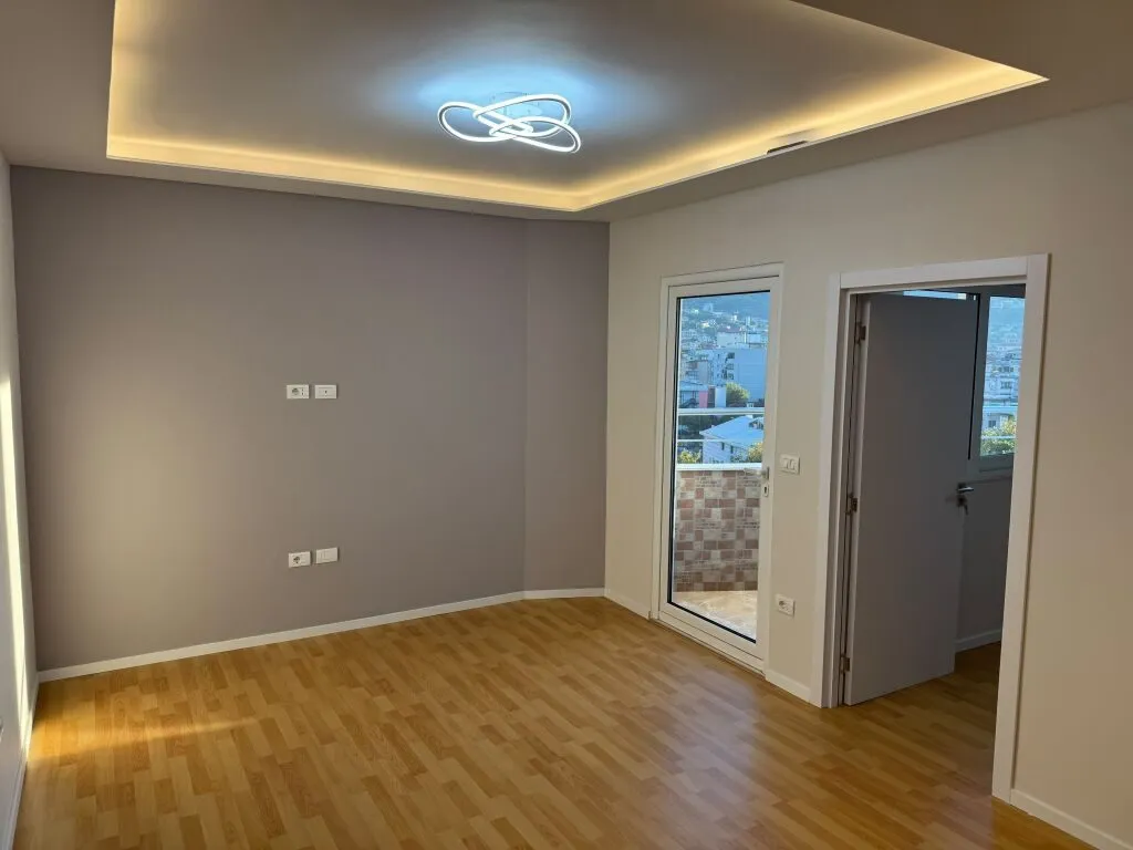 Apartament 1+1 në shitje në Rruga e Kavajës, Tiranë, 51 m². Foto 1 nga 6