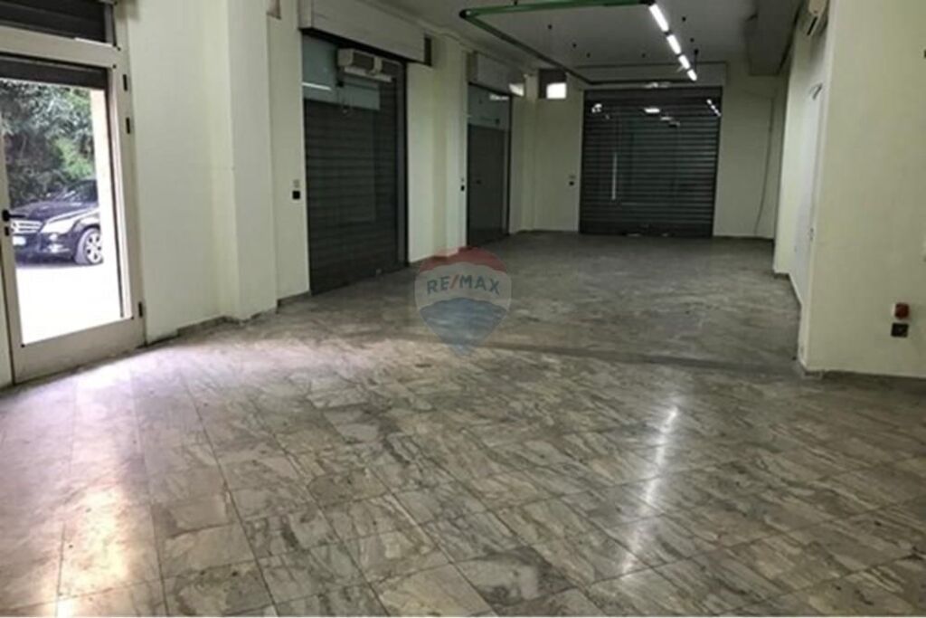 Shop for rent in 21 Dhjetori, Tirana, 180 m². Photo 1 of 3