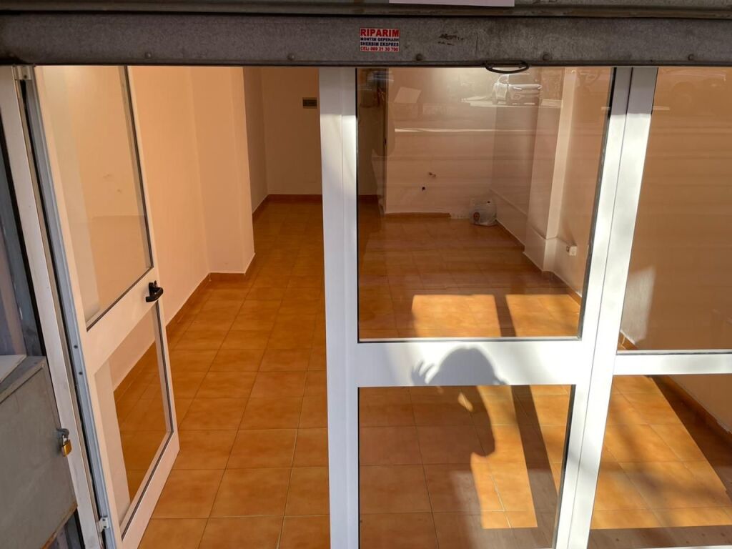 Shop for rent in Stadiumi Dinamo, Tirana, 37 m². Photo 2 of 3