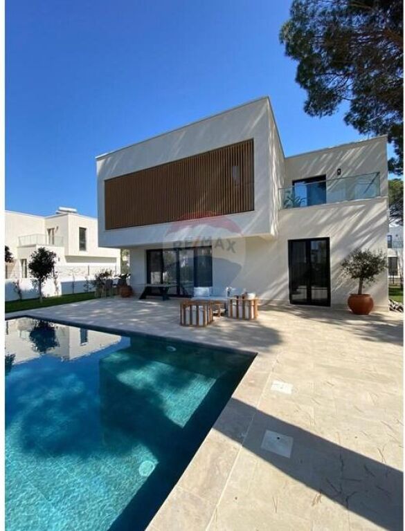 Villa for sale in Durrës, 240 m². Photo 1 of 3