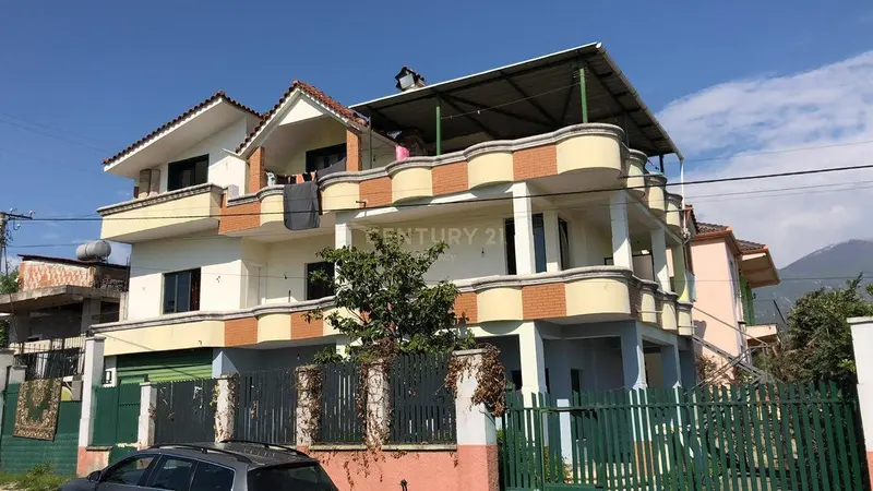 Vilë në shitje në Babrru, Kamëz, 290 m²
