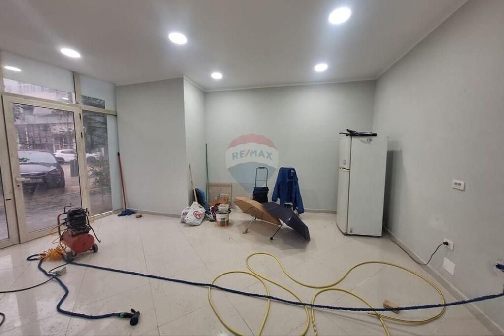 Negozio in affitto a Bulevardi i Ri, Tirana, 40 m². Foto 3 di 3