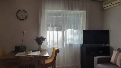 Apartament 1+1 me qera në Tregu Elektrik, Tiranë, 65 m². Foto 2 nga 6
