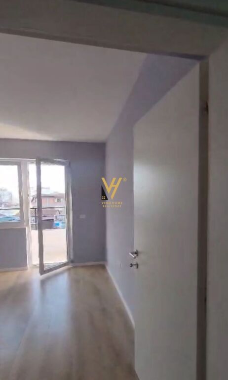 Zyrë me qera në Pazari i Ri, Tiranë, 80 m². Foto 1 nga 3