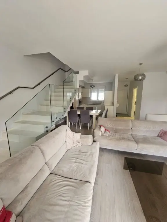 Duplex in affitto a Kodra e Diellit, Tirana, 150 m²