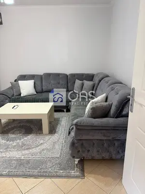 Apartament 2+1 me qera në Rruga 5 Maji, Tiranë, 70 m². Foto 2 nga 6