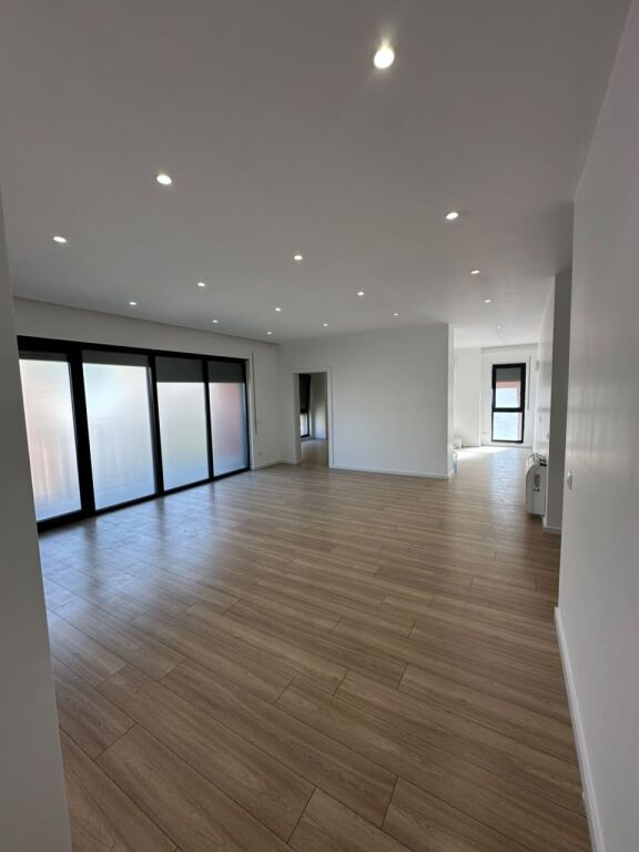 Office for rent in Myslym Shyri, Tirana, 140 m²