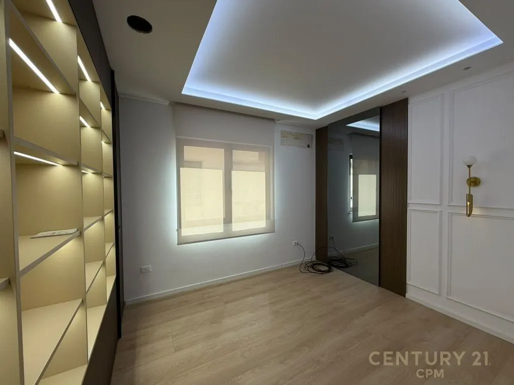 Apartament me qera në Blloku, Tiranë, 130 m². Foto 1 nga 8