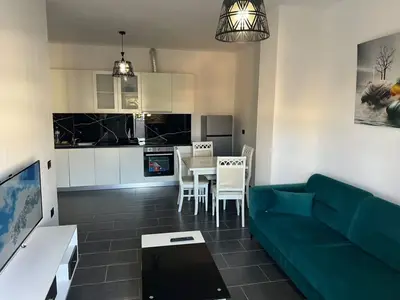 Apartament 1+1 me qera në Rruga Kalabria, Durrës, 70 m². Foto 1 nga 9