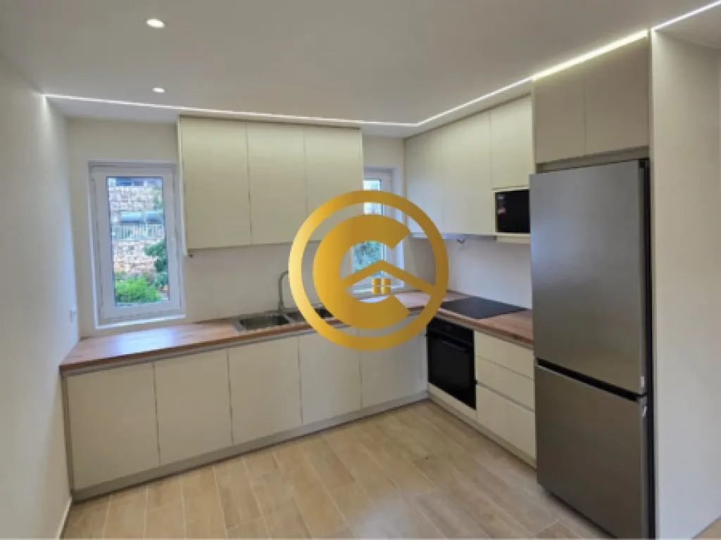 Appartamento 1+1 in vendita a Qendër, Saranda, 60 m². Foto 1 di 7