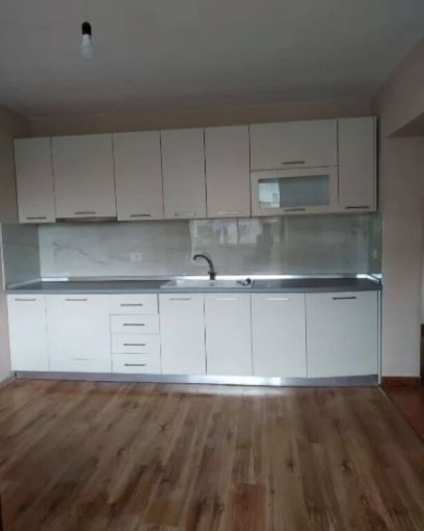 Apartment 1+1 for rent in 21 Dhjetori, Tirana, 50 m². Photo 2 of 3