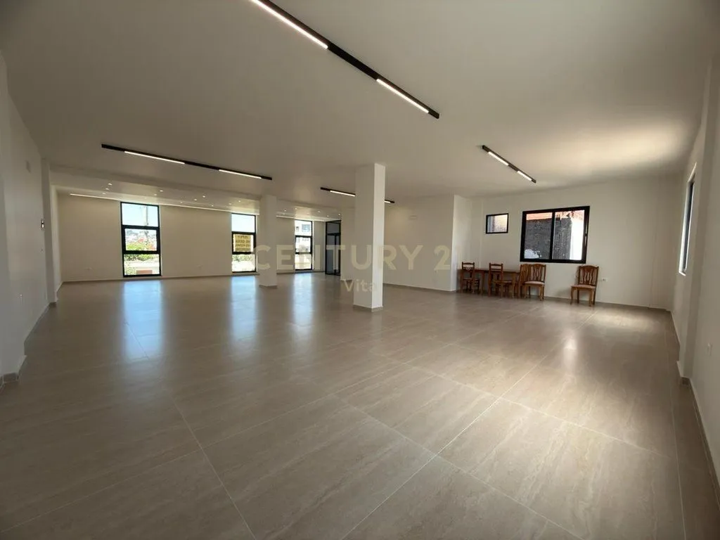 Ufficio in affitto a Tregu Industrial, Durazzo, 180 m². Foto 1 di 5
