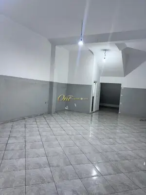 Negozio in vendita a Fieri, Fier, 70 m². Foto 2 di 3