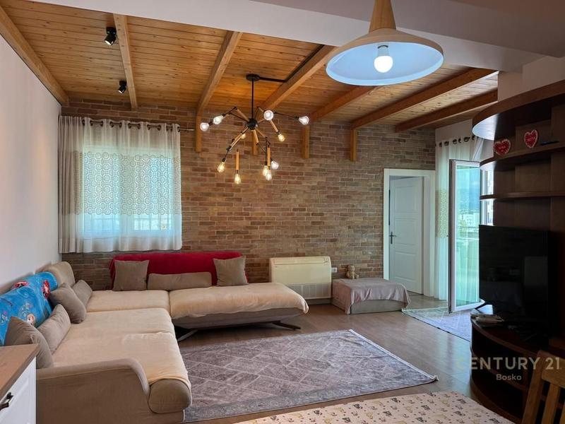 Appartamento 3+1 in affitto a Shkolla e Kuqe, Tirana, 132 m²