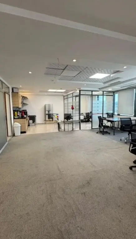 Ufficio in affitto a Bulevardi Deshmoret e Kombit, Tirana, 228 m²