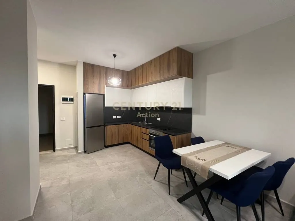 Apartament 1+1 me qera në Yzberisht, Tiranë, 72 m². Foto 1 nga 8
