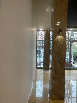 Dyqan me qera në Sheshi Willson, Tiranë, 100 m². Foto 3 nga 12