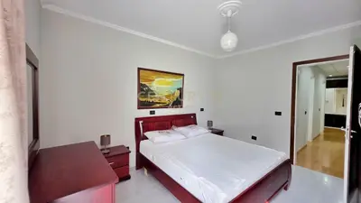 Apartament 2+1 me qera në Ish Ekspozita, Tiranë, 120 m². Foto 7 nga 10