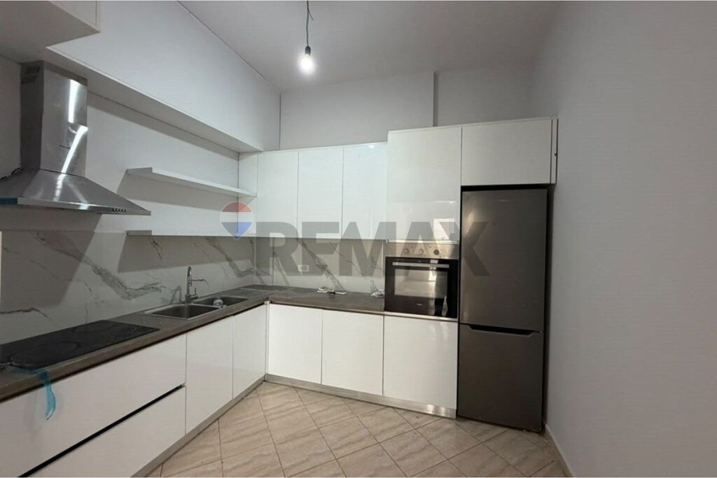 Apartment for sale in Liqeni i Thatë, Tirana, 171 m². Photo 2 of 3