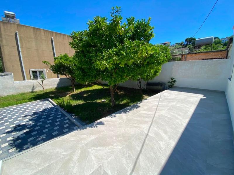 Shtëpi private në shitje në Mauzoleu i Dëshmorëve dhe Salla e Relikeve të Luftës, Durrës, 390 m². Foto 3 nga 11