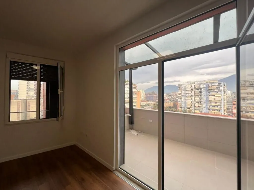 Ufficio in affitto a Rruga Jeronim de Rada, Tirana, 135 m². Foto 1 di 10