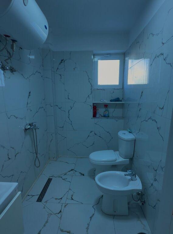 Apartament 1+1 në shitje në Stacioni "Shkolla e Bashkuar", Tiranë, 56 m². Foto 2 nga 9