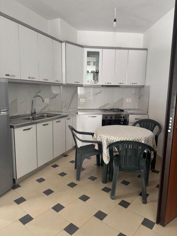 Apartament 2+1 në shitje në Rruga Loni Ligori, Tiranë, 124 m². Foto 2 nga 6