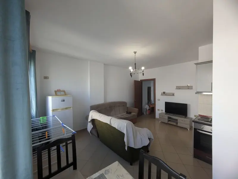 Appartamento 1+1 in affitto a Tring Pallatet Çabej Shop, Valona, 60 m²