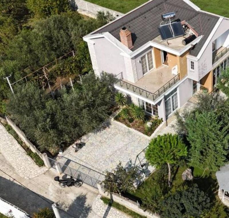 Vilë në shitje në Fondacioni Fundjavë Ndryshe, Tiranë, 214 m². Foto 4 nga 12
