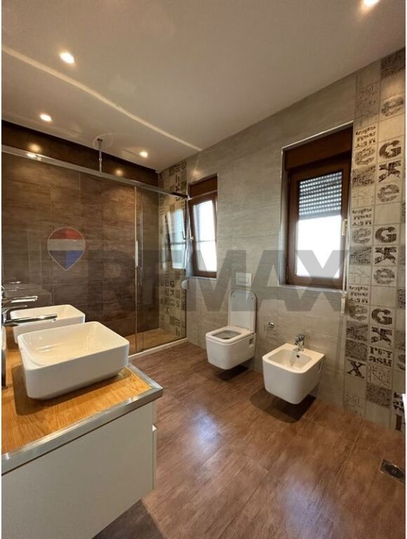 Villa for rent in TEG, Tirana, 400 m². Photo 3 of 3