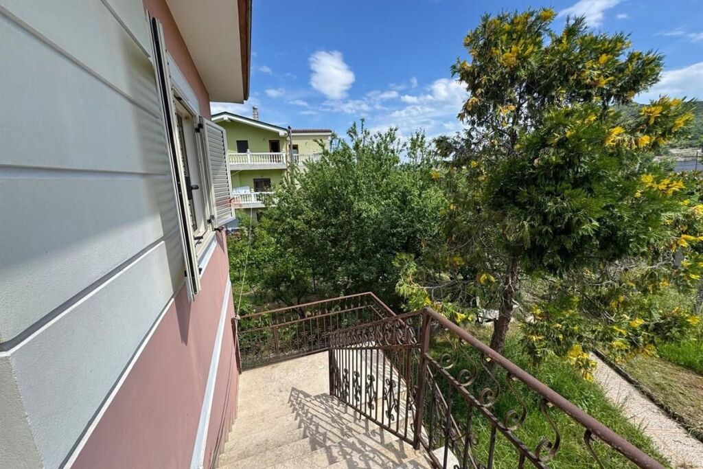 Villa for sale in Peze, Tirana, 500 m². Photo 3 of 3
