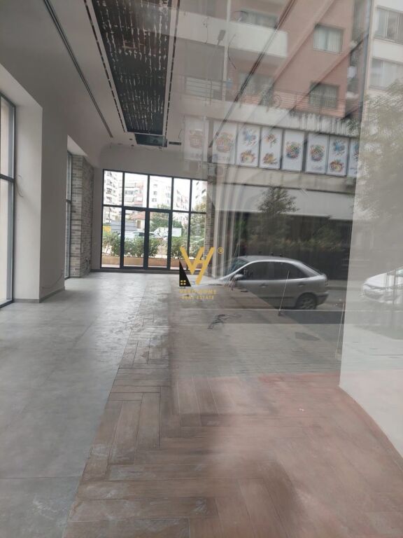 Dyqan me qera në Yzberisht, Tiranë, 120 m². Foto 1 nga 2