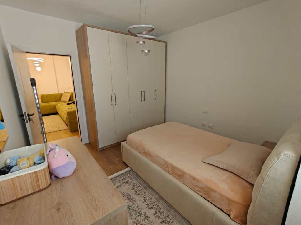 Apartment 2+1 for rent in Fresku, Tirana, 75 m². Photo 2 of 3