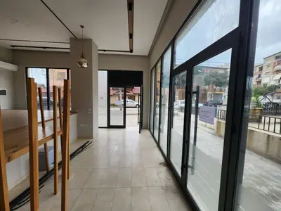 Ambient biznesi me qera në Rruga Haxhi Hysen Dalliu, Tiranë, 54 m². Foto 1 nga 3